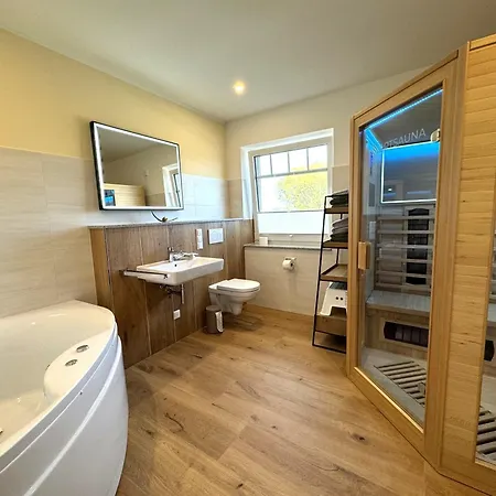 Wellnesshaus Loewenzahn Auf Dem Ostsee-erlebnishof Mit Art-sauna & Whrilwanne * Kabelhorst